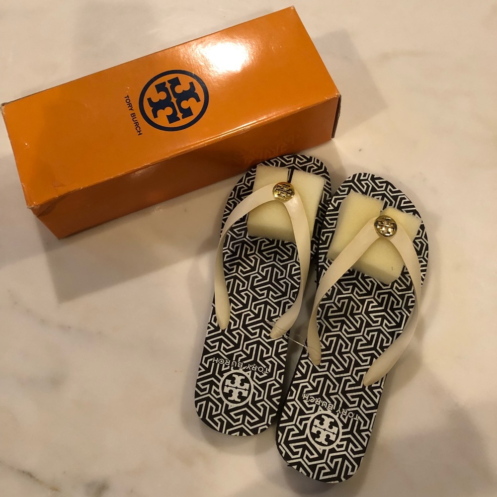 tory burch flip flops